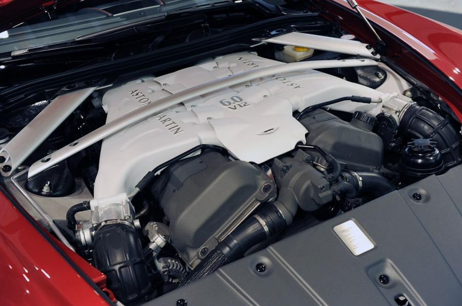 Моторный отсек Aston Martin V12 Zagato 2012 года  (WW) (фото 28 из 97)